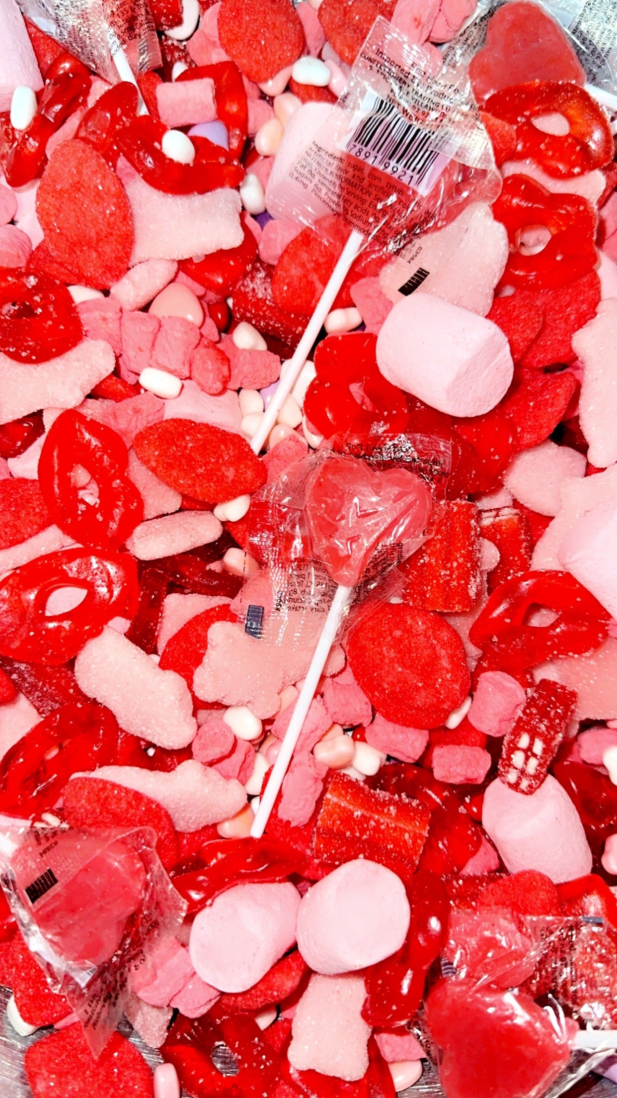 Everything Red & Pink Mixed Lollies Bag 750g