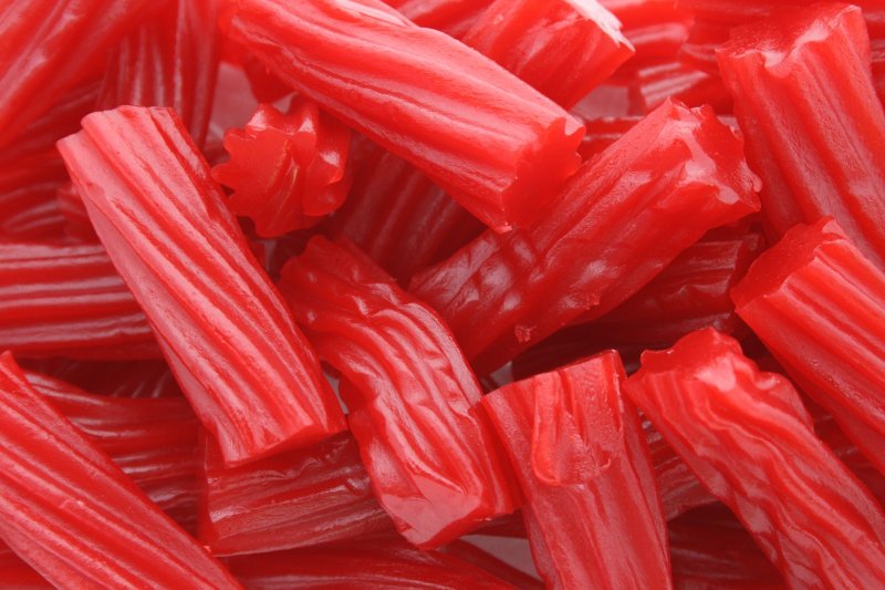 Darrel Lea Strawberry Twist Licorice Pieces 100g bag